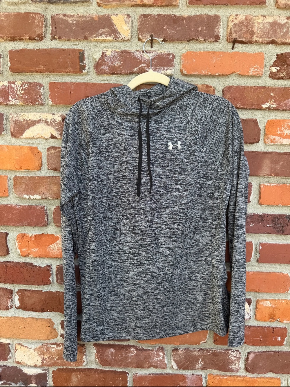 EUC Under Armour Black & Gray Marled Performance Hoodie